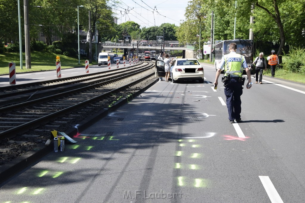 VU Schulbus Taxi Severinsbruecke Rich Innenstadt P63.JPG - Miklos Laubert